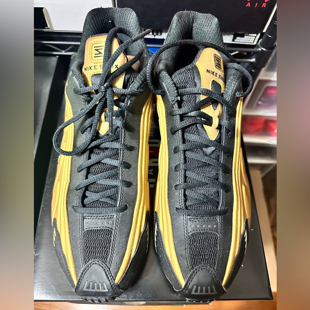 Rare Men’s Metallic Gold R4 Shox